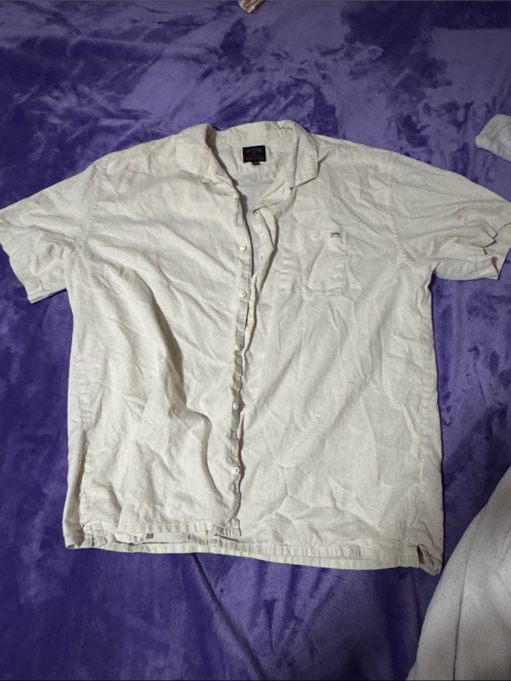 Billabong Casual Short-Sleeve Button-Down Shirt in Off-White